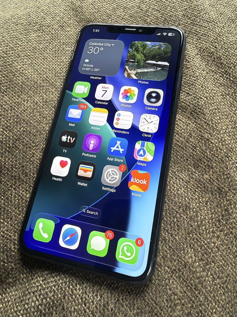 iphone 11 pro max 256gb (Category: iPhone 11 Series) located in Calamba. Submitted by bry312 (Listing ID 1460160204, Image 1). Description: iphone 11 pro max 256g 99% smooth all in no dents or scuffs no icloud issue reset all you want issue: battery service but its still usable the battey can last up to more hours if frequently use meet up only in sm calamba no shipping para iwas scam.