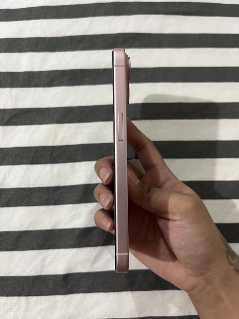 Iphone 15 (Category: iPhone 15 Series) located in Makati City. Submitted by happystone.12 (Listing ID 1460176429, Image 2). Description: Iphone 15 128 gb Still under warranty until 3/21/27 97% batt health Complete with box Local Variant Parañaque.