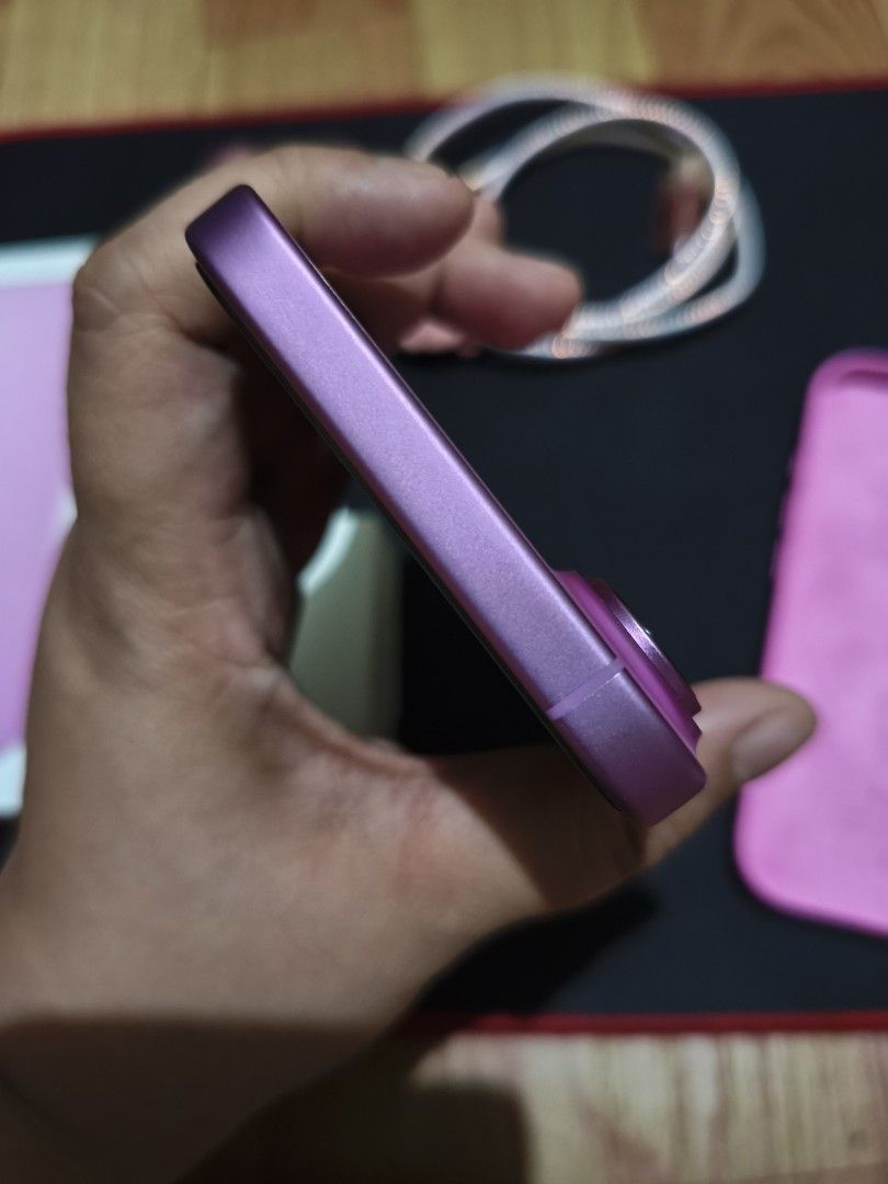 IPHONE 16 128GB PINK (Category: iPhone 16 Series) located in Manila. Submitted by bryanraymu54285 (Listing ID 1460233981, Image 3). Description: Selling Iphone 16 128GB Variant : Pink Battery health : 90% Purchased : Power mac center Inclusion : All original ( cord, adaptor, cases, bag, receipt ) Open line No issue of repair Lady owner Rfs : Upgrading .