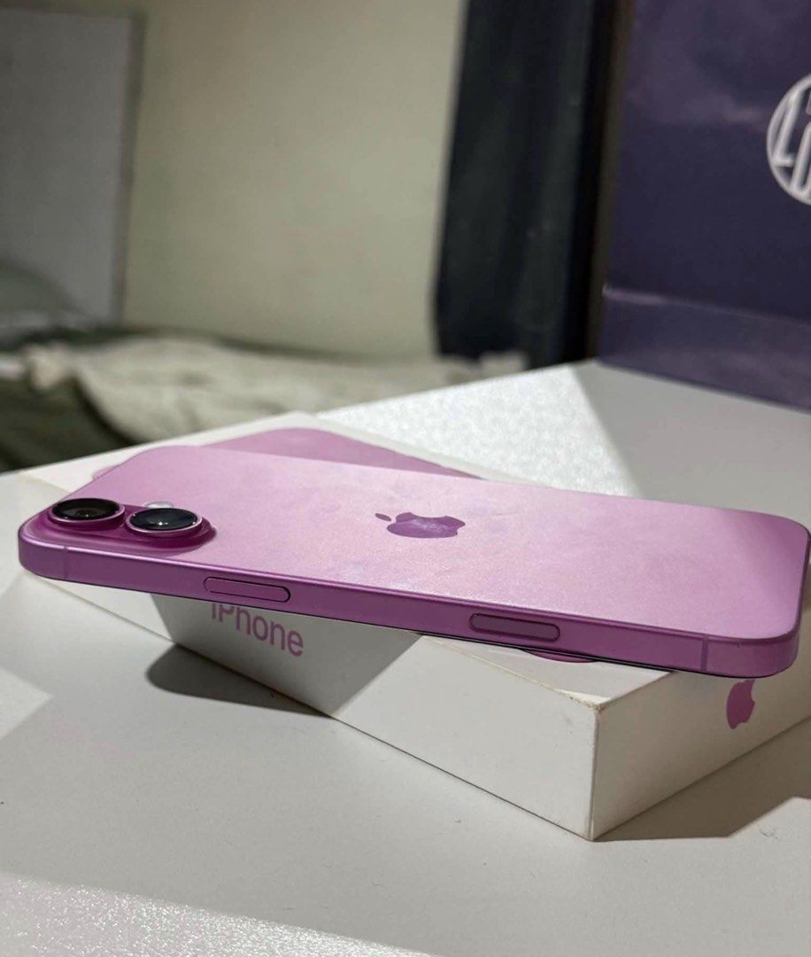 Iphone 16 plus pink 128gb (Category: iPhone 16 Series) located in Quezon City. Submitted by ynahagusti35871 (Listing ID 1460147456, Image 3). Description: Iphone 16 plus PINK 128gb 92%Bh 521cc Orig box, orig cord and cases.