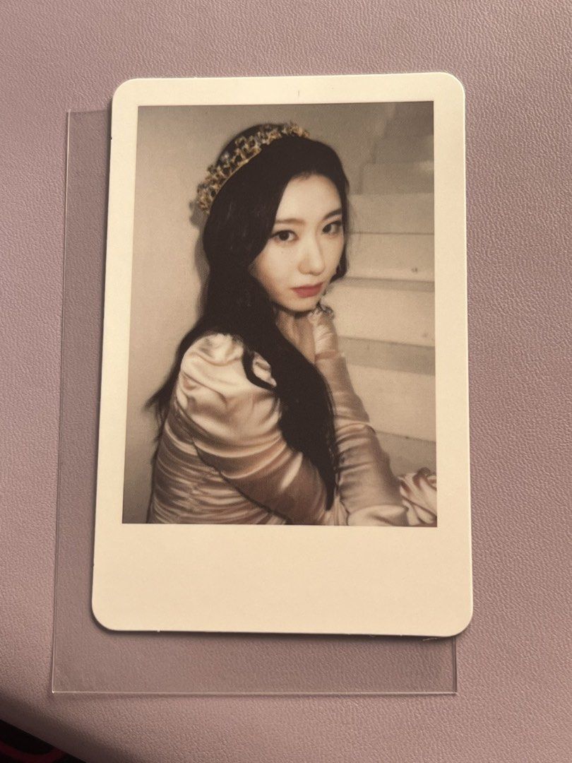 ITZY Chaeryeong Kpop Photocard (Category: K-Wave Merchandise) located in Manila. Submitted by free.cosmicdragon (Listing ID 1460274848, Image 1). Description: 200 ea dop: payo / 3 days mop: gcash / maya chaeryeong itzy checkmate sneakers ryujin yuna lia yeji poca photocard good condition, negotiable, .