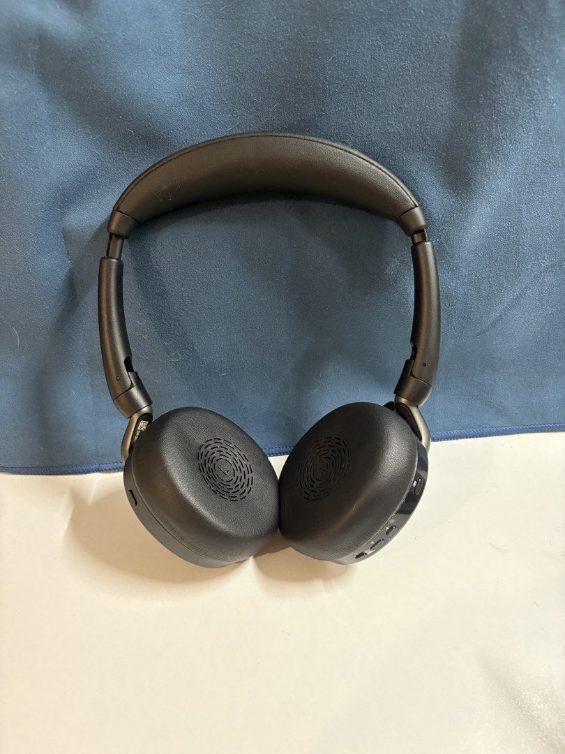 Jabra Evolve 2 65 Flex (Category: Headphones & Headsets) located in Santa Fe. Submitted by sakurabloomshop (Listing ID 1460154307, Image 1). Description: Almost new, barely used UC version: Optimized with Zoom, Gmeet etc. Inclusions: USB C bluetooth dongle Charging cable- unused No issues Shipping via j&t Location: Nueva Vizcaya.
