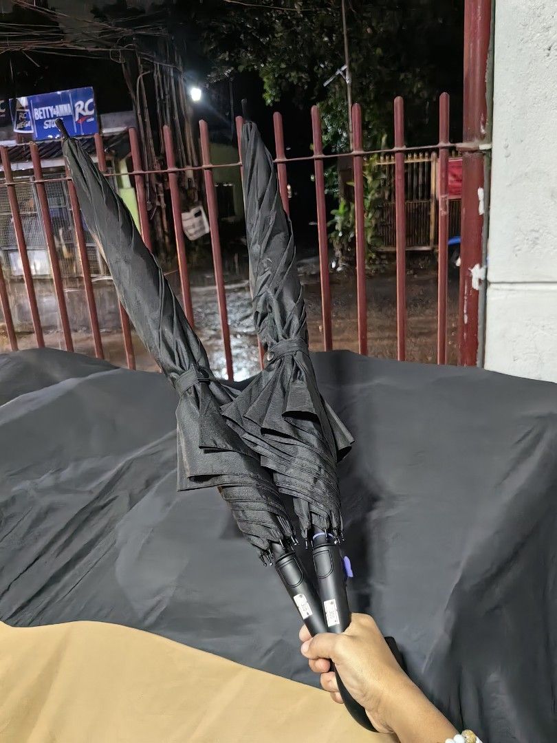 Japan Black umbrella 2's (Category: Umbrellas) located in Calamba. Submitted by princesspauliney. (Listing ID 1460222125, Image 2). Description: Japan umbrella black With issue nasa pinakataas na part nasa last pic. Super laki at makapal 110 diameter . 95 height 500 take all.