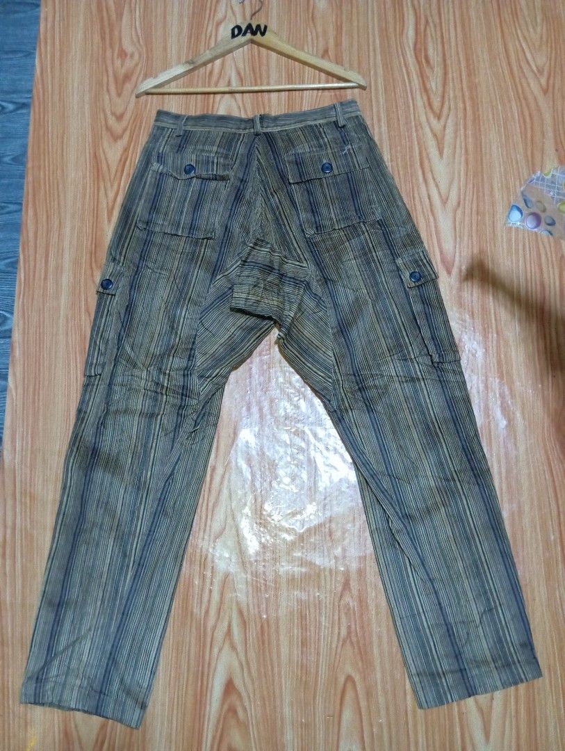 JAPANESE BRAND UTILTY CARGO PANTS (Category: Chinos) located in Monkayo. Submitted by danielcabusora (Listing ID 1460249725, Image 3). Description: JAPANESE BRAND UTILTY CARGO PANTS W-31/32 L-41 LEG OPEN-12 HEM-12.