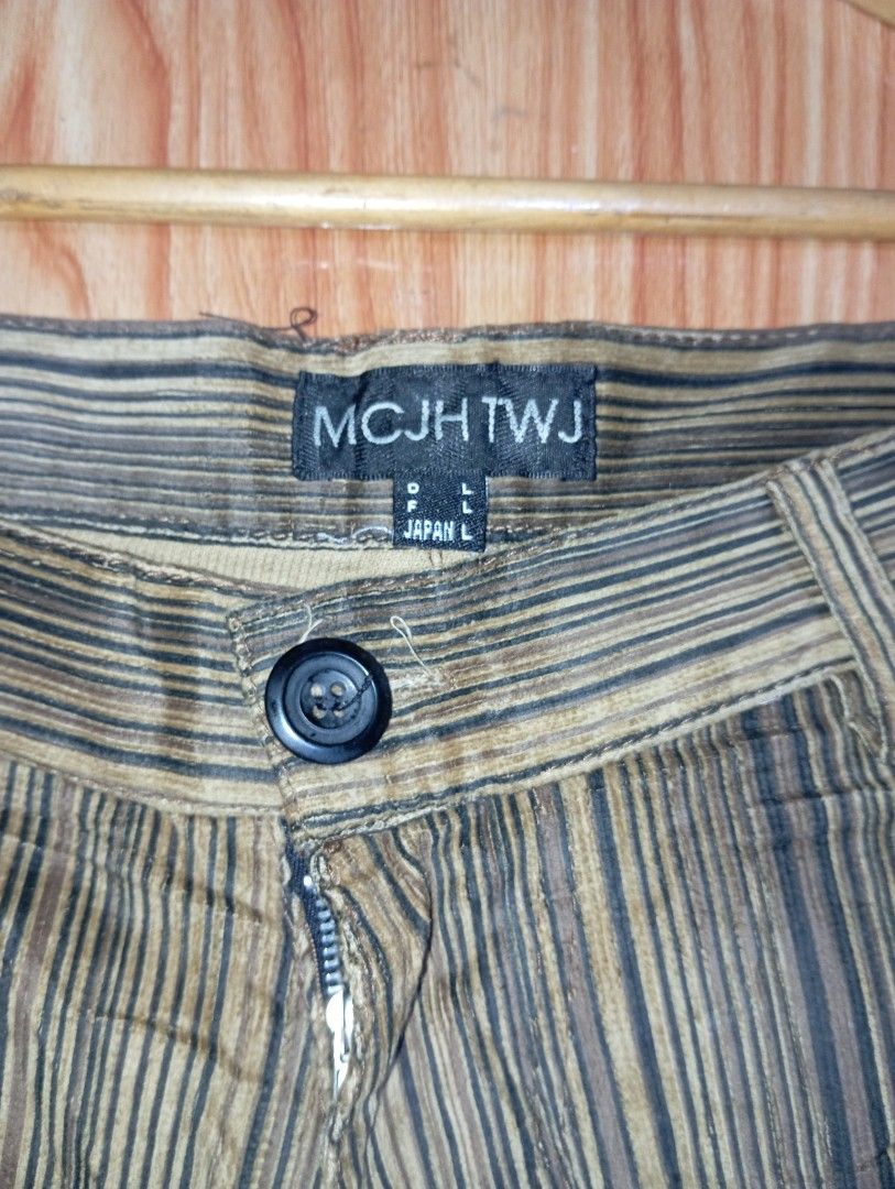 JAPANESE BRAND UTILTY CARGO PANTS (Category: Chinos) located in Monkayo. Submitted by danielcabusora (Listing ID 1460249725, Image 2). Description: JAPANESE BRAND UTILTY CARGO PANTS W-31/32 L-41 LEG OPEN-12 HEM-12.