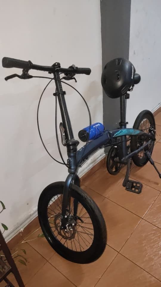 JAVA Zelo V2 (Category: Bicycles) located in Banting. Submitted by zombiestrike (Listing ID 1460113199, Image 1). Description: It was left sitting idle for several years. I suppose the transmission components will require to be lubricated, and the tires will need to be inspected or replaced. Letting go as is, and thanks for checking out..
