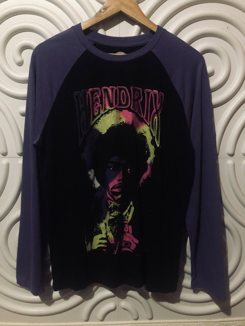 Jimi Hendrix Authentic Long Sleeve Raglan T-Shirt (Category: Tshirts & Polo Shirts ) located in Santa Rosa. Submitted by dreicobsthrift (Listing ID 1460274708, Image 1). Description: JIMMY HENDRIX LONG SLEEVE best fit Medium (Small on tag) L27.5 W20 Excellent condition Color rate: 9.8/10 or better Mine: 399+sf - Long sleeve raglan tee - Features a cool Jimi Hendrix graphic print - Black body with contrasting purple sleeves - Comfortable cotton-po