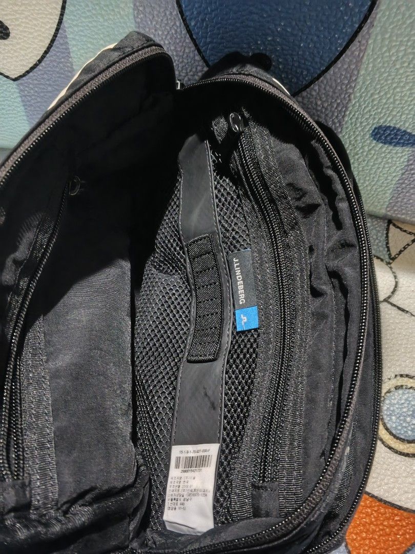 j.lindeberg multifunctional golf pouch (Category: Belt bags, Clutches and Pouches) located in Bago City. Submitted by jesperguangco23 (Listing ID 1460254458, Image 2). Description: J.Lindeberg multifunctional golf pouch issue/see last picture.