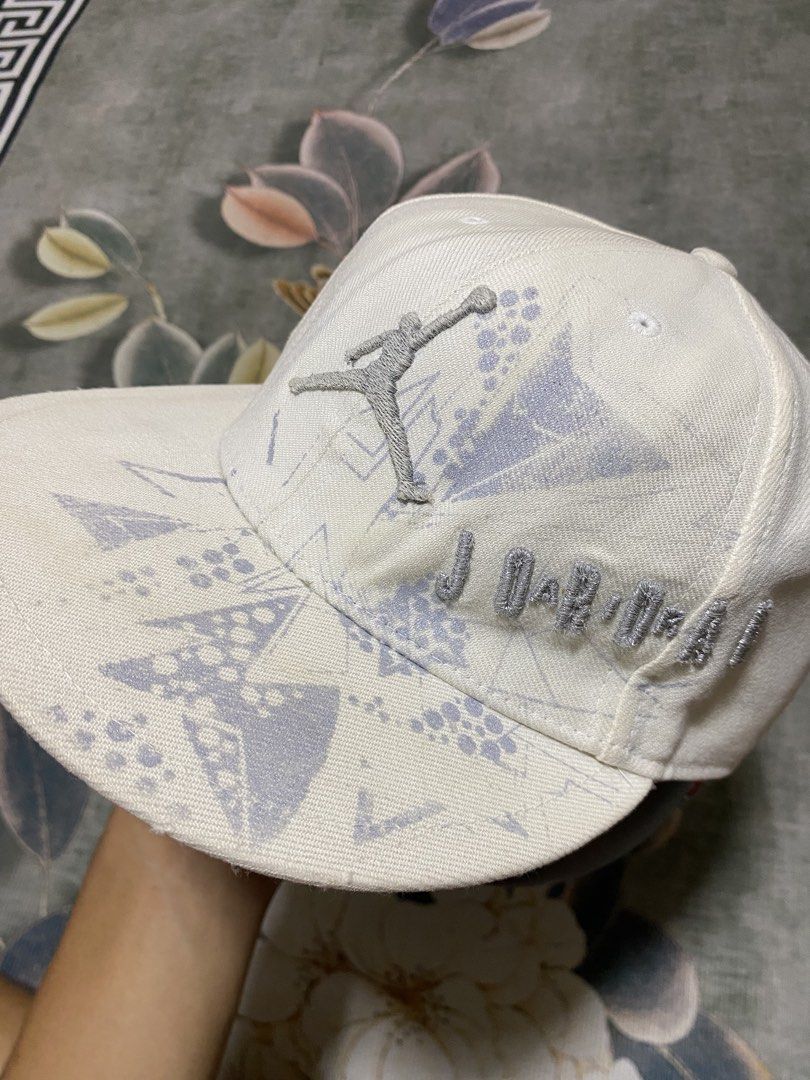 JORDAN 6 FITTED CAP VTG (Category: Caps & Hats) located in Santa Rosa. Submitted by doublepicollections (Listing ID 1460225299, Image 2). Description: Fitted Cap/Close Cap Size 7 3/8 Good Condition 9/10 Color Rate Honest issue: Need Wash.