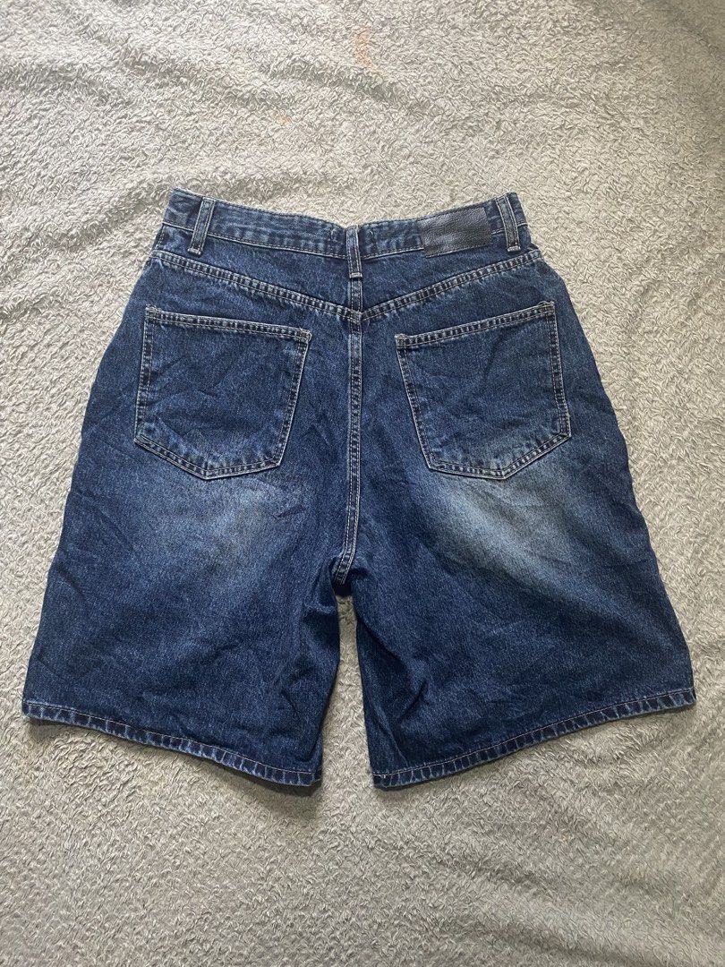 Jorts (Category: Shorts) located in Prosperidad. Submitted by octaviorey80594 (Listing ID 1460263070, Image 2). Description: Waist 26-28 Length 20 No issue .