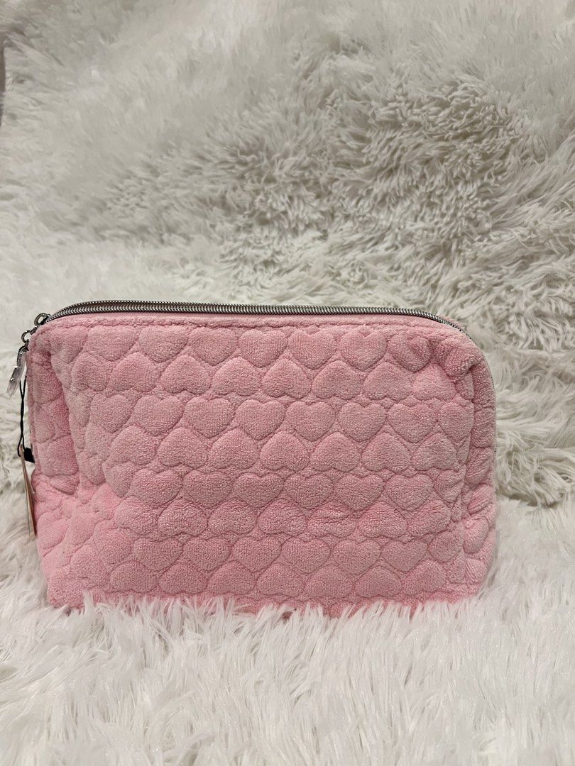 Juicy Couture- Makeup Pouch (Category: Purses & Pouches) located in Navotas City. Submitted by daniella_20 (Listing ID 1460136513, Image 2). Description: 100% Authentic and brandnew Location- Navotas City Onhand PH 🇸🇽.