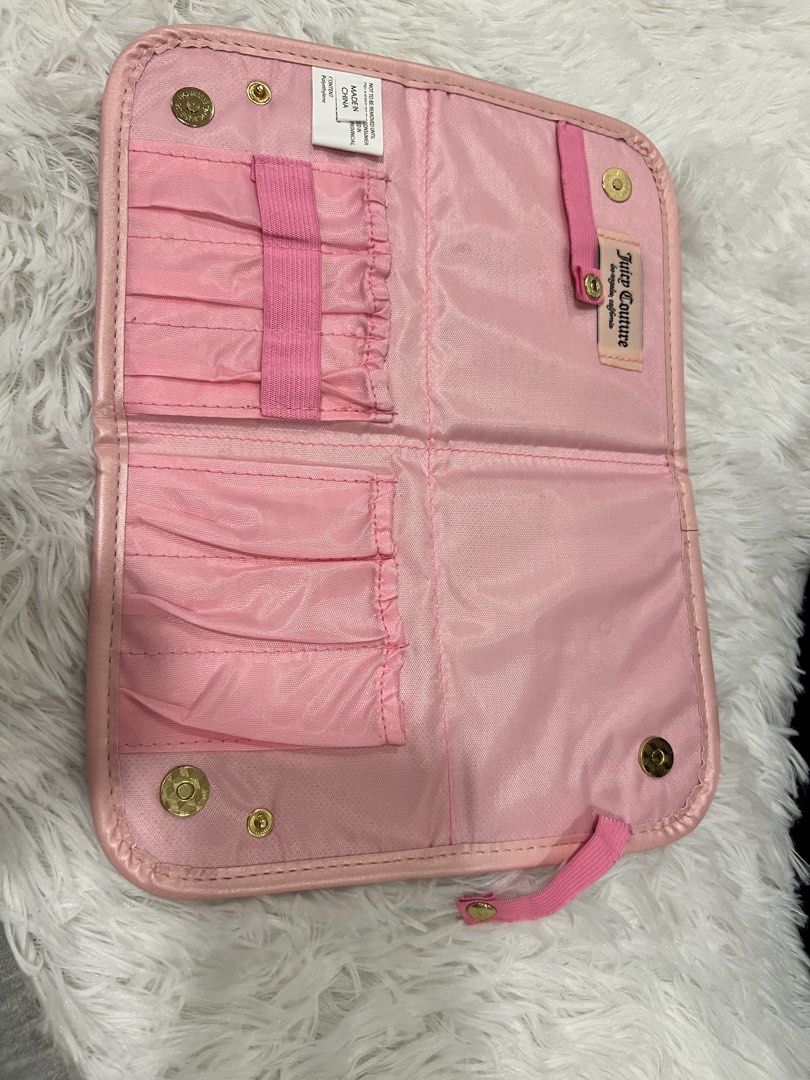 Juicy Couture- Makeup Vanity (Category: Luxury Bags & Wallets) located in Navotas City. Submitted by daniella_20 (Listing ID 1460134429, Image 2). Description: 100% Authentic and brandnew Location- Navotas City Onhand PH 🇸🇽.