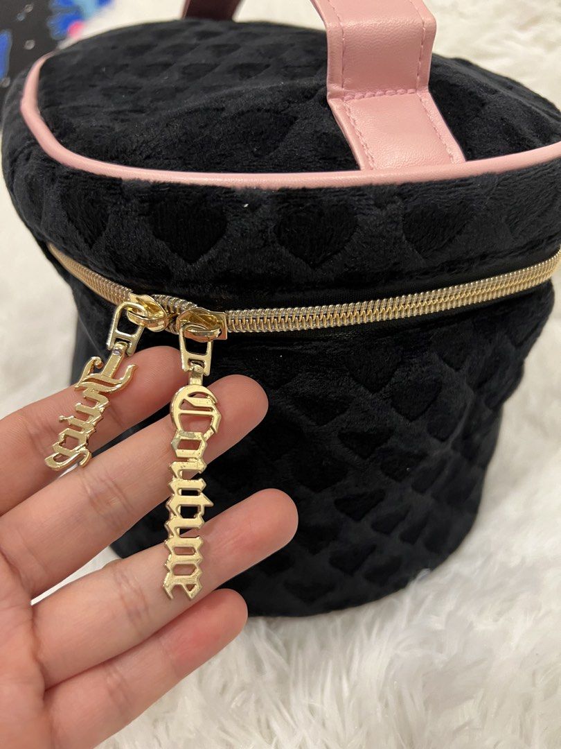Juicy Couture- Makeup Vanity (Category: Luxury Bags & Wallets) located in Navotas City. Submitted by daniella_20 (Listing ID 1460134429, Image 3). Description: 100% Authentic and brandnew Location- Navotas City Onhand PH 🇸🇽.
