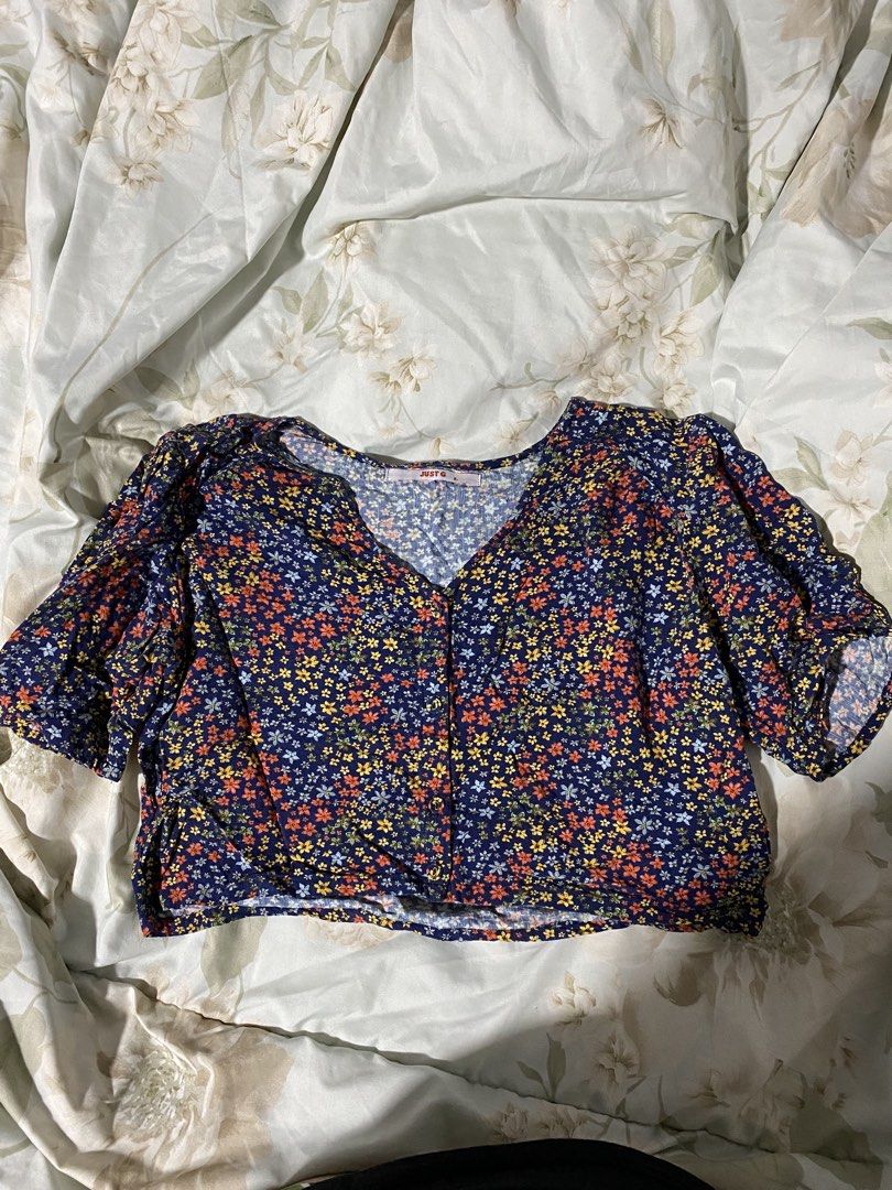 JUST G blouse flower pattern top (Category: Blouses) located in Manila. Submitted by jjongkives (Listing ID 1460200629, Image 1). Description: had this top for a while but used it for a few times only.