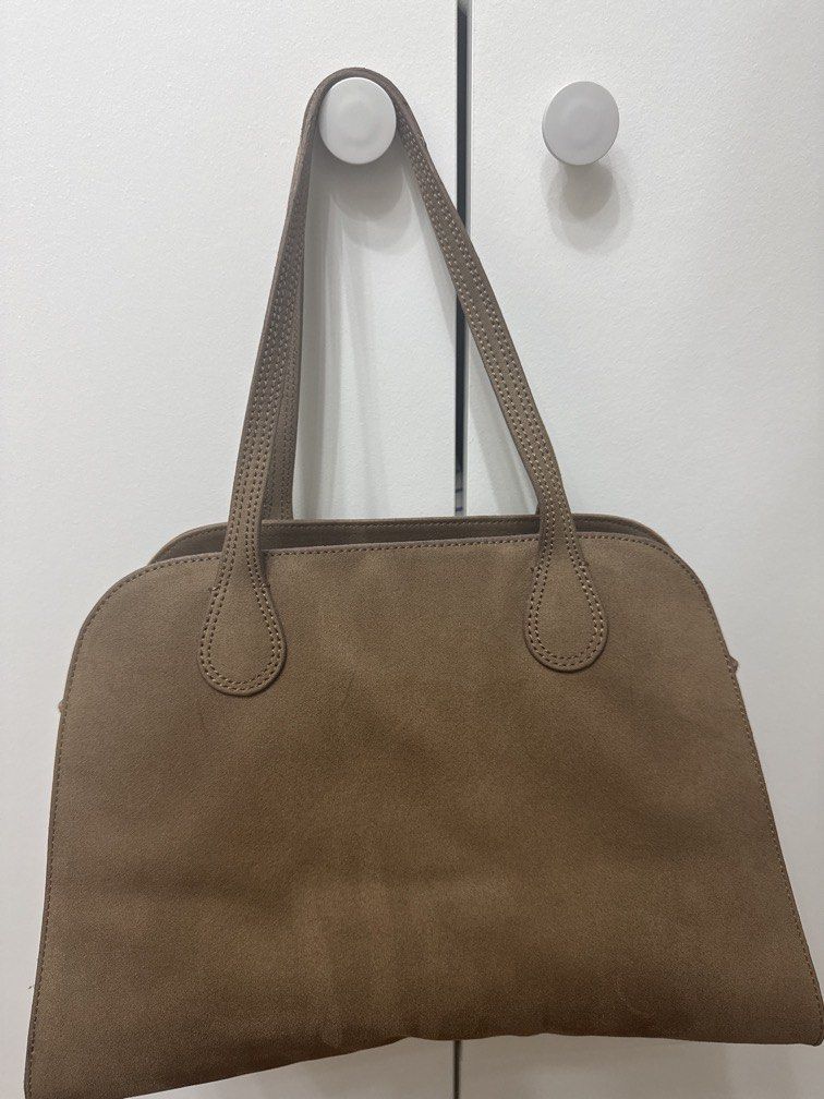Kabinett Bowler Bag (Category: Shoulder Bags) located in Quezon City. Submitted by sammmendoza (Listing ID 1460168683, Image 3). Description: Bought from Japan. Original listing from Japanese website https://wear.jp/item/71623655/ RFS: Decluttering Shipping c/o buyer.