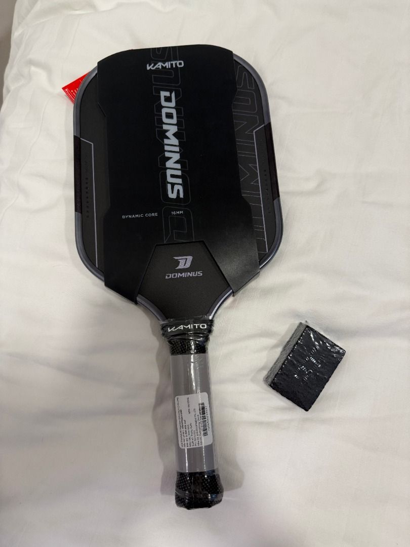 KAMITO DOMINUS Pickleball Paddle (16mm) (Category: Racket and Ball Sports) located in Mexico. Submitted by boseokki (Listing ID 1460184040, Image 2). Description: - KAMITO DOMINUS pickleball paddle - Stylish black and grey design - Comes with a small black accessory (e.g., grip tape or cover) 2 stocks available Comes with box Negotiable.