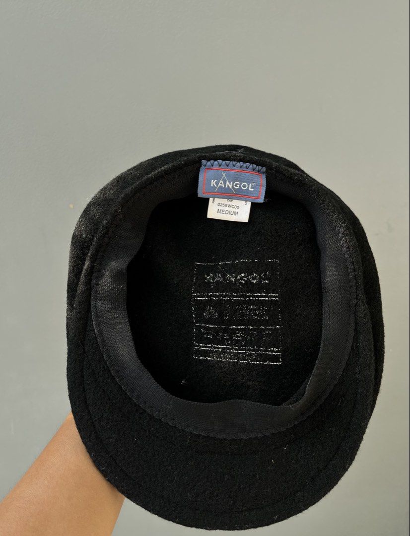 Kangol Black Flat Cap (Category: Caps & Hats) located in Balamban. Submitted by just_findss (Listing ID 1460241374, Image 3). Description: Very Excellent Condition M on tag OSFM Color Rate 9.8/10 NO ISSUE.