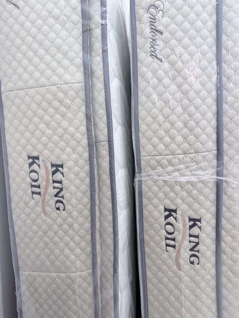 Kasur King Koil World Endorsed 180x200 (Kategori: Perabotan Rumah) berada di Jakarta Selatan. Dikirim oleh irfanalvaro (ID iklan 1460136574, Gambar 2). Deskripsi: Jual kasur king koil king size type world endorsed 180x200. Barang baru brand new masih segel. BUKAN bekas/preloved. Barang boleh di cek dulu kerumah (tangerang, talaga bestari), atau kirim langsung via lalamove. .