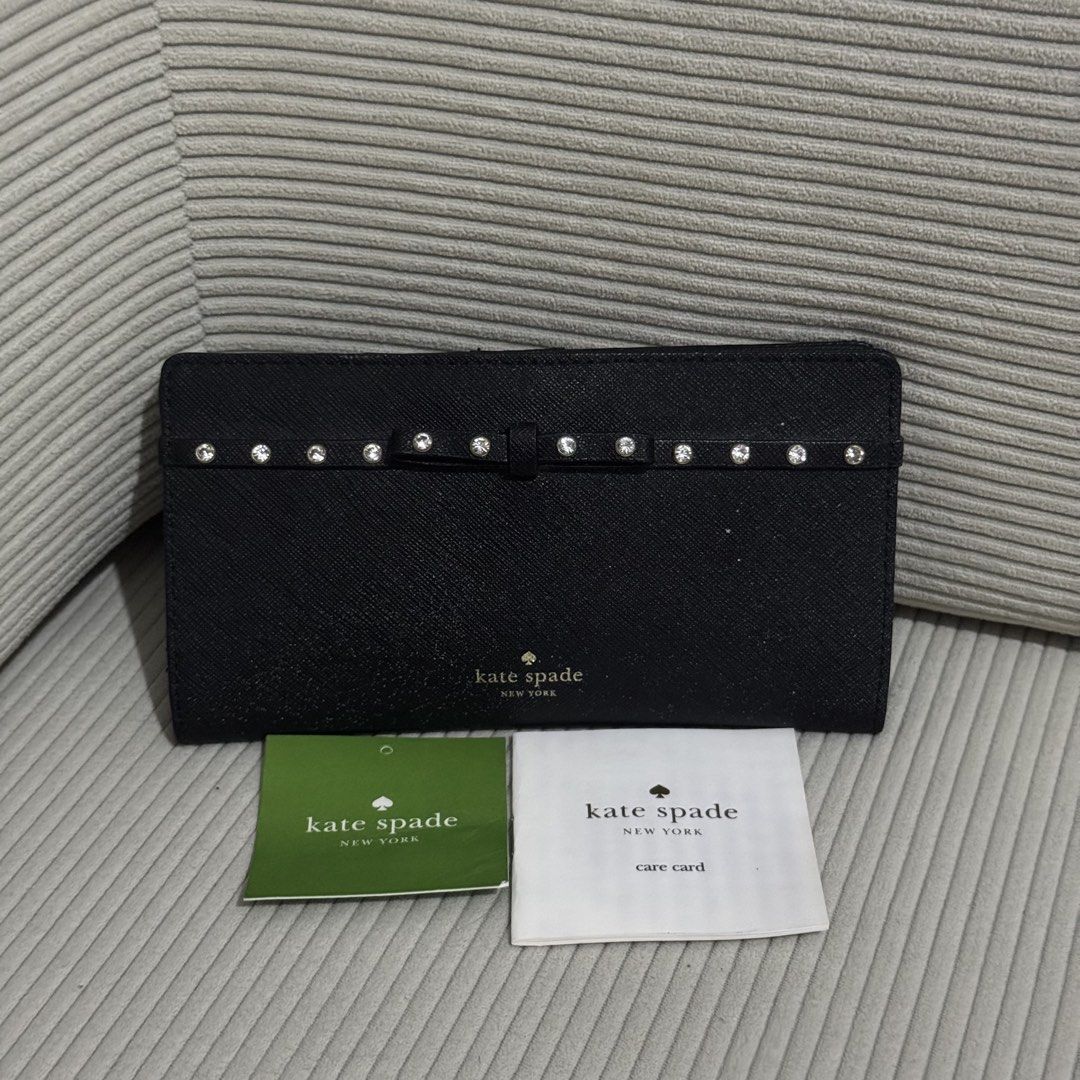 Kate Spade Wallet (unused) (Category: Luxury Bags & Wallets) located in Bacoor. Submitted by _jmcart (Listing ID 1460301702, Image 1). Description: - Unused but with white small specs on the front, please see photos. - mop: bdo / gcash / bpi - mod: ggx / sdd (bacoor, cavite) .