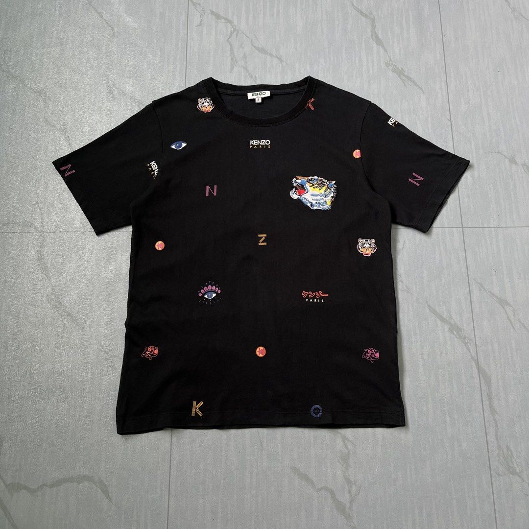Kenzo Paris AOP Tiger Embroided Logo (Category: Tshirts & Polo Shirts ) located in Cavite. Submitted by newclassicwear (Listing ID 1460169299, Image 2). Description: Size Small 19width 25length Excellent Condition 9.8 Honest Color Rate None Any Issue Authentic Black KENZO T-shirt, Size S. Features iconic embroidered tiger head and KENZO Paris lettering. Made in Italy..