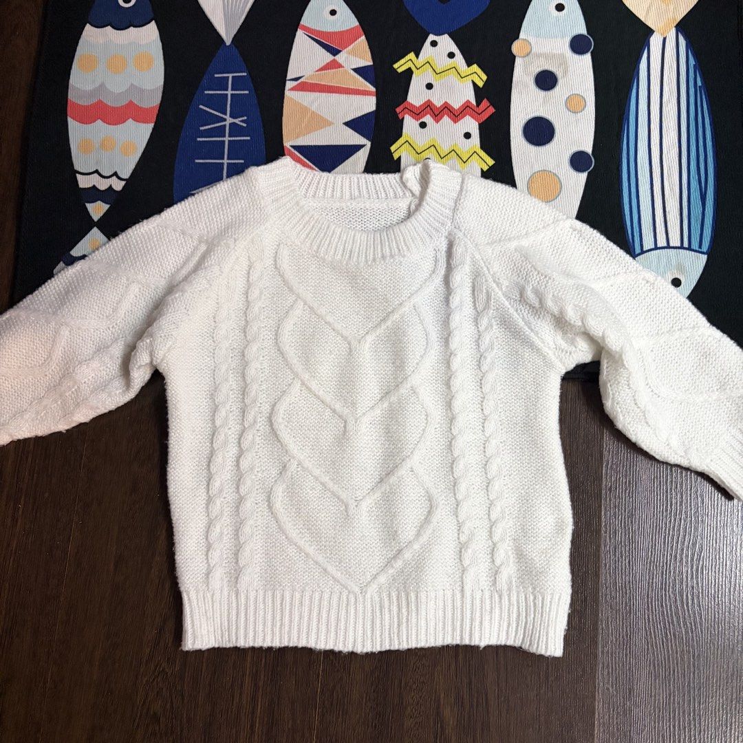 Kids white sweater top (Category: Babies & Kids Fashion) located in Manila. Submitted by urbanwear (Listing ID 1460246597, Image 1). Description: 12-18.