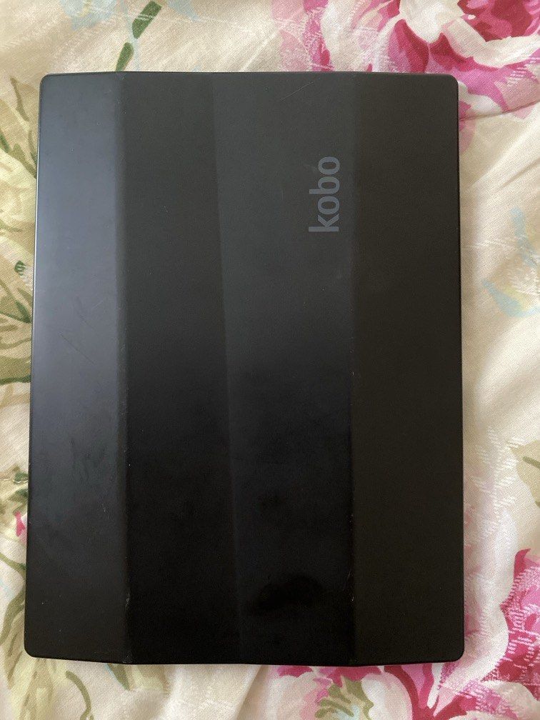 Kobo E-Reader (Category: Other Gadgets) located in Baliuag. Submitted by _niaaanotfound (Listing ID 1460129704, Image 2). Description: Selling my broken kobo e-reader. Unit: Kobo Glo (Model N613) Issues - Won't charge anymore (tried charging it for a day and restarting the power button for 20-30 secs, nothing happened) - Has a white line on the screen (likely due to screen damage).