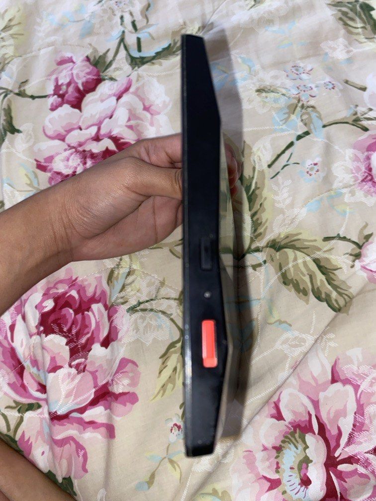 Kobo E-Reader (Category: Other Gadgets) located in Baliuag. Submitted by _niaaanotfound (Listing ID 1460129704, Image 3). Description: Selling my broken kobo e-reader. Unit: Kobo Glo (Model N613) Issues - Won't charge anymore (tried charging it for a day and restarting the power button for 20-30 secs, nothing happened) - Has a white line on the screen (likely due to screen damage).