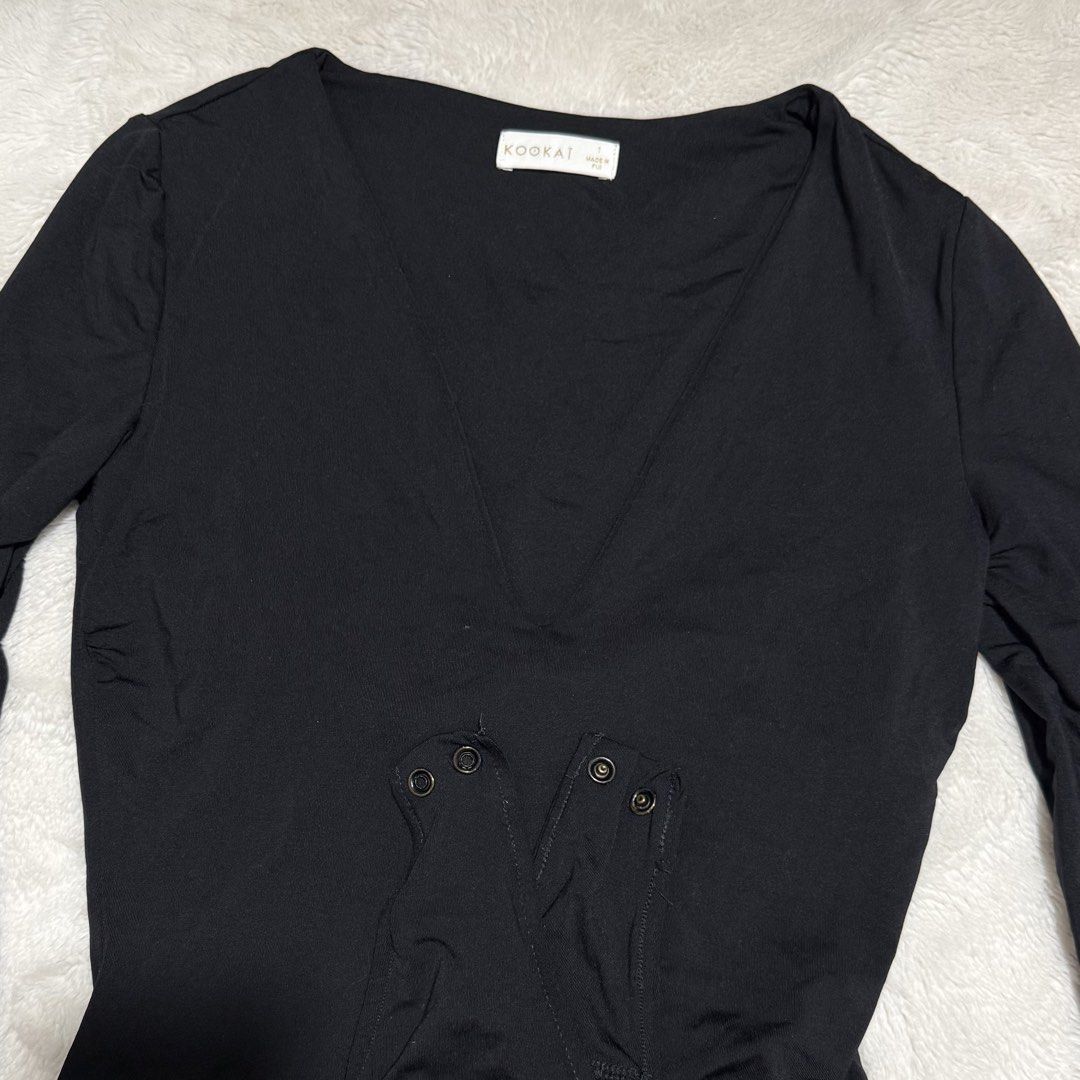 Kookai Black Bodysuit | Size 1 (S) (Category: Others Tops) located in Manila. Submitted by meisu_mnl (Listing ID 1460215793, Image 2). Description: Kookai Black Bodysuit | Size 1 | Like New Like new ✨ Kookai • Size 1 Color: Black Bust: 28–36" Waist: 22–28" 🖤 Long sleeves 🖤 Deep V-neck 🖤 Inner support 🖤 Stretchy & fitted 🖤 Snap-button closure 🖤 Flattering silhouette Easy to style with jeans, skirts, trousers or shorts. Please check photos fo