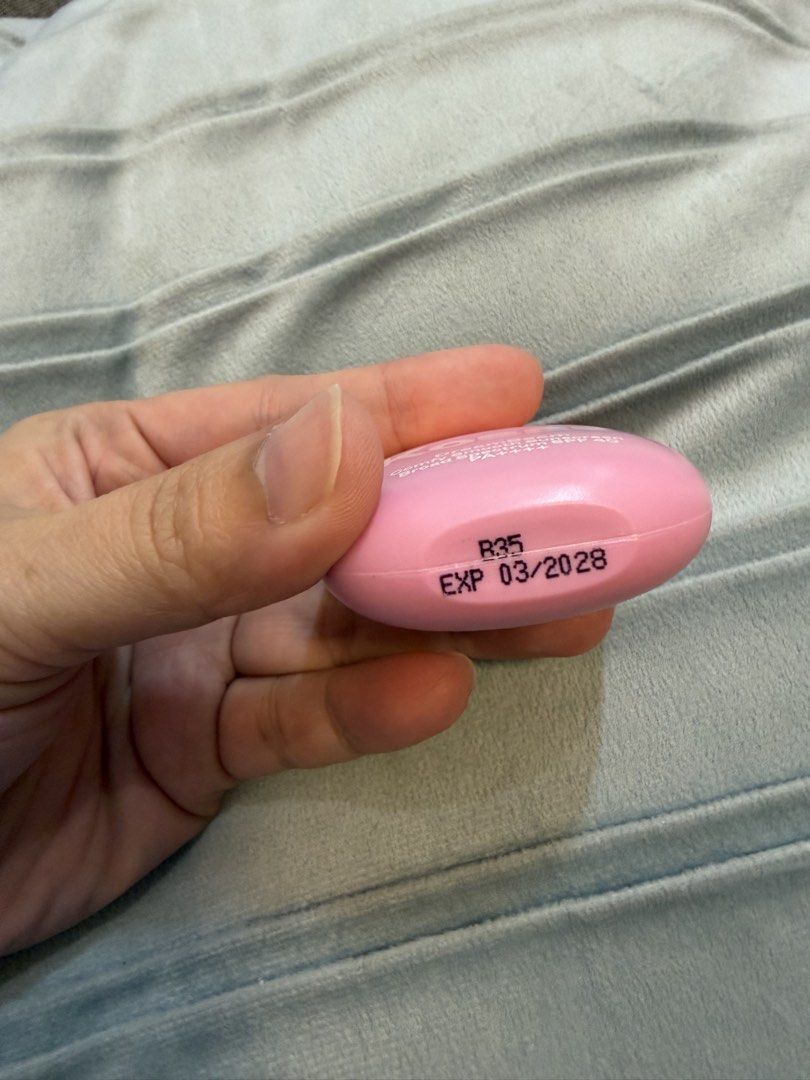 Kosas DreamBeam Sunscreen original 15ml Mini (Category: Makeup) located in Quezon City. Submitted by meemeec (Listing ID 1460194746, Image 2). Description: Swatched it only. 90% used. Not for me. Bought 1st qtr of the year. Original price 1k plus. Selling it 50% off Expiry date 03/2028.