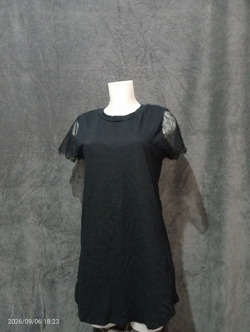 Lace Sleeve black dress (Category: Dresses) located in Iriga City. Submitted by zaeiou26 (Listing ID 1460246041, Image 1). Description: Forever 21 Lace Sleeve dress, above the knee dress..