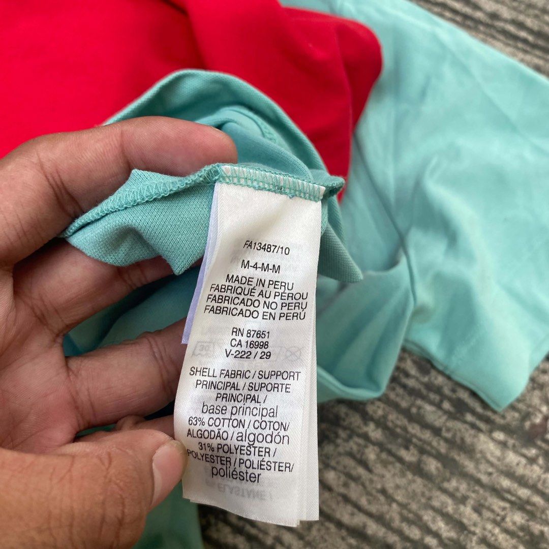Lacoste (Category: Luxury Apparel) located in Cabatuan. Submitted by moneydimes (Listing ID 1460278205, Image 3). Description: Lac0ste 20 x 27 10/10 Color rate Issue: see last pic ( not noticeable ) Dm.
