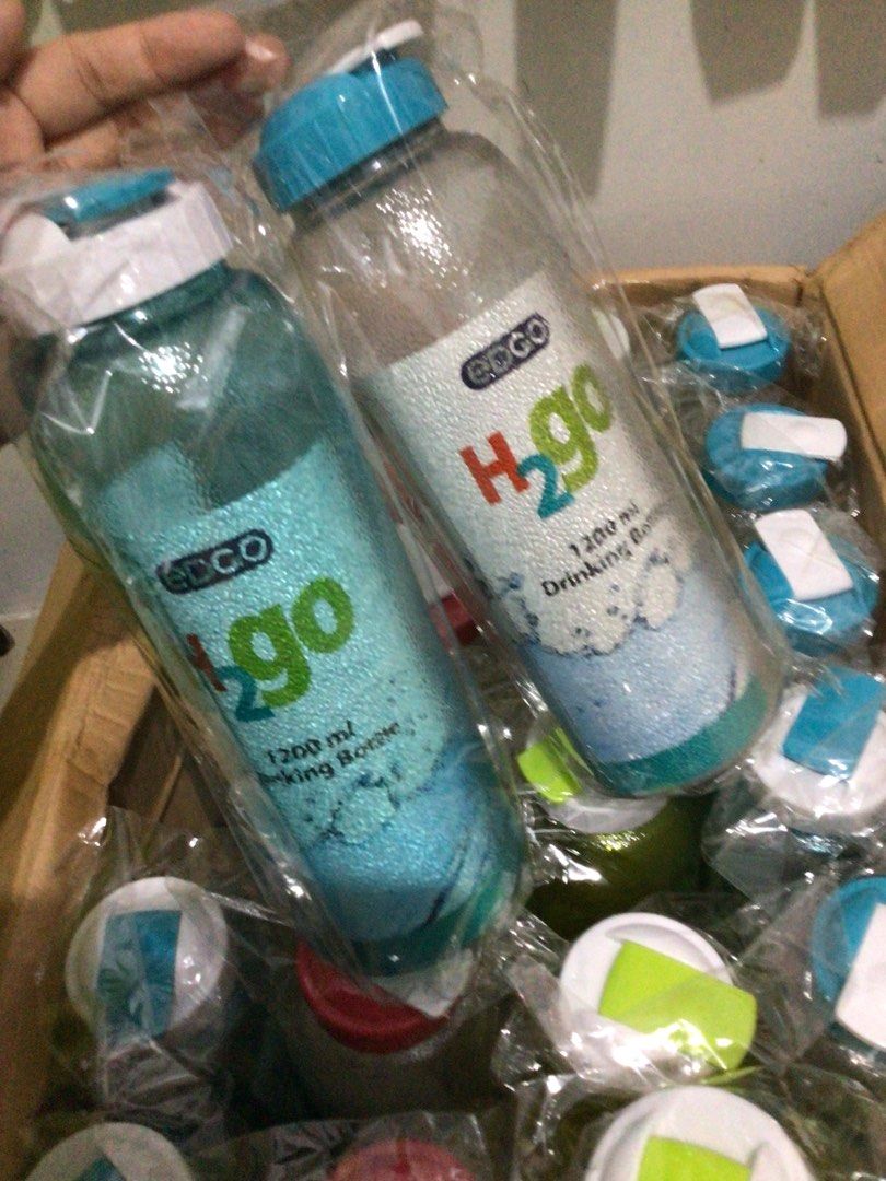 LAST SET!! EDCO H2GO 1200ml Drink Bottles (Category: Water Bottles & Tumblers) located in Quezon City. Submitted by feiruzzz (Listing ID 1460266697, Image 3). Description: 90 pesos nalang po each if 3 or more po kunin nyoo - Available colors: blue, green, and white - Each bottle holds 1200ml - Lids have a convenient flip-top spout .