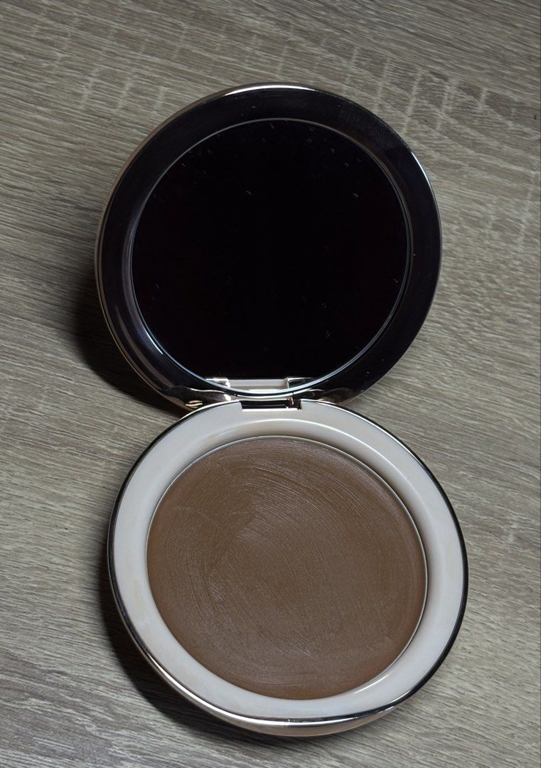 Laura Mercier Tinted Blur Balm (Category: Makeup) located in Davao. Submitted by mielle_888 (Listing ID 1460175750, Image 1). Description: Shade 05 No box Container have scratches but content is in pristine condition as shown sa pic, madami pa Bought in Sephora US.