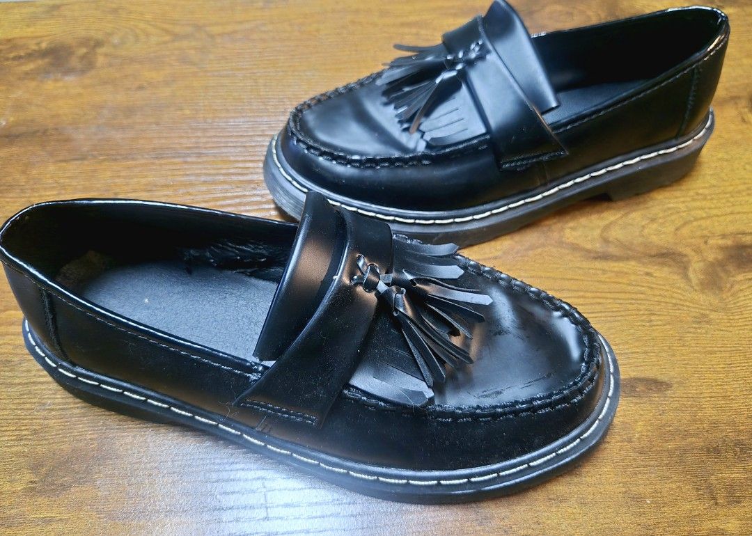 Leather Oxford Tassle Loafers (Category: Shoe inserts) located in Manila. Submitted by oki.ukay (Listing ID 1460209803, Image 2). Description: Leather Oxford Tassle Loafers -Color -Fit sizes 24-24.5cm Mine: 1,000.