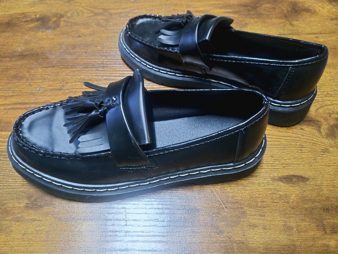 Leather Oxford Tassle Loafers (Category: Shoe inserts) located in Manila. Submitted by oki.ukay (Listing ID 1460209803, Image 1). Description: Leather Oxford Tassle Loafers -Color -Fit sizes 24-24.5cm Mine: 1,000.
