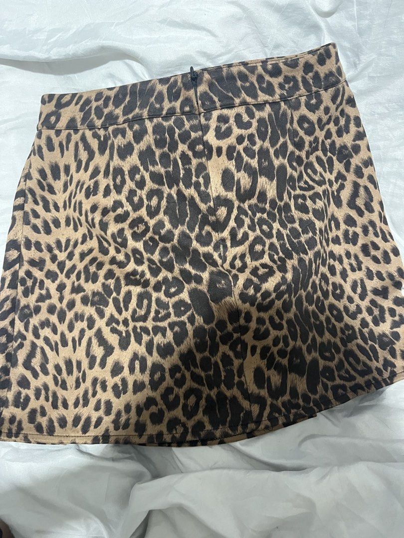 Leopard Print Mini Skirt with Slit (Category: Skirts) located in Manila. Submitted by jamalynnah (Listing ID 1460261818, Image 2). Description: Leopard print mini skirt, it has a zipper closure at the back. Used once. Size is 29-32..
