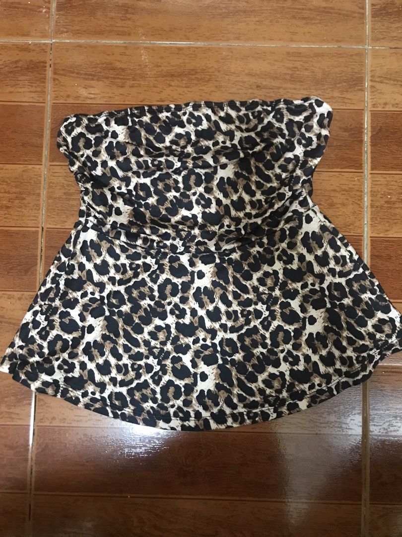 Leopard Print Strapless Tube Top (Category: Others Tops) located in Manila. Submitted by airamef28.closet (Listing ID 1460262650, Image 1). Description: - Trendy leopard print tube top - Strapless design - Stretchy material for a comfortable fit - Pairs perfectly with jeans or skirts - Ideal for casual days or nights out.