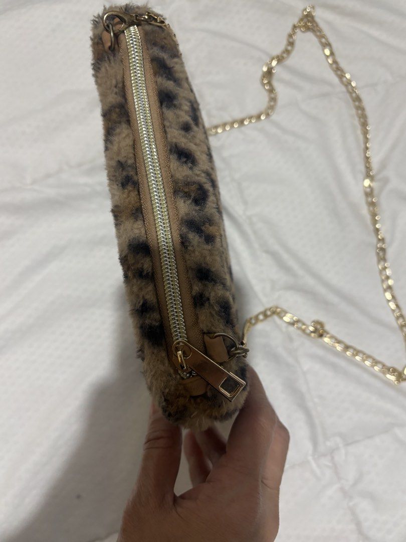 leopard sling (Category: Sling Bags) located in Manila. Submitted by nykji96 (Listing ID 1460251816, Image 2). Description: - Trendy leopard print design - Soft and plush faux fur material - Elegant gold chain strap - Perfect for adding a stylish touch to any outfit - Compact and chic for essentials.