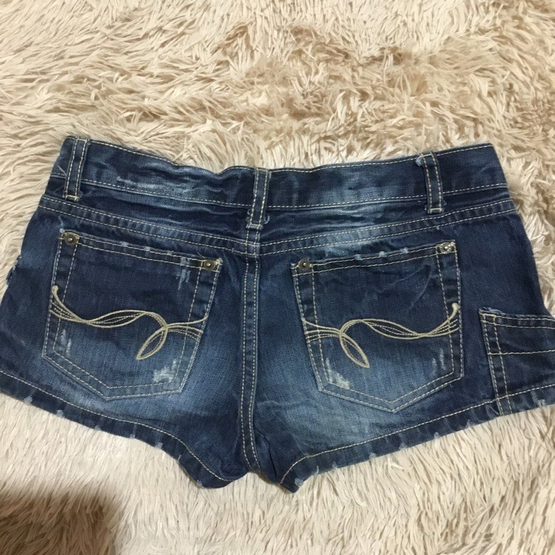 LESK Micro Mini Shorts (Category: Shorts) located in Baguio. Submitted by jaaanee (Listing ID 1460192722, Image 2). Description: No issue MOD : JNT MOP : GCASH.