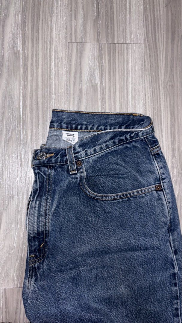 Levi's 569 Loose Straight Jeans (Category: Jeans) located in Pasig City. Submitted by andrecarl11567 (Listing ID 1460234748, Image 1). Description: - Classic blue Levi's jeans - Loose straight fit - Size: 30x33 - Ideal for everyday wear - Durable denim construction - Button and zip fly closure - Traditional five-pocket styling.
