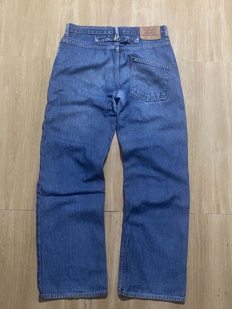 LEVIS BACK BUCKLED JEANS (Category: Jeans) located in Davao. Submitted by namiswan_arnne (Listing ID 1460290966, Image 1). Description: Waist:33 Length:40 Leg Opening:9 No issue. .