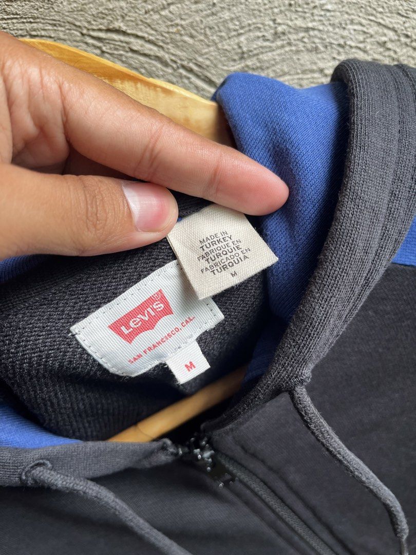 LEVIS EMBROIDERED HOODIE (Category: Hoodies) located in Cagayan de Oro. Submitted by rewornthriftph (Listing ID 1460129763, Image 3). Description: width: 22 length: 29.5 LONG LARGE | OVERSIZED also on medium Color rate: 9/10 Issue: NONE In EXCELLENT Condition See details and reference on slides Payment Methods: GCASH/JNT PLS MANAGE YOUR EXPECTATIONS. THRIFT ITEMS, NO CANCELLATION ₱500.