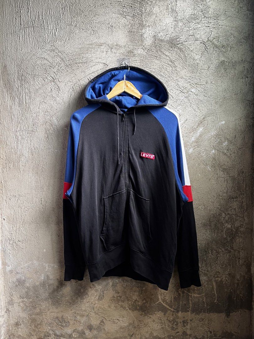 LEVIS EMBROIDERED HOODIE (Category: Hoodies) located in Cagayan de Oro. Submitted by rewornthriftph (Listing ID 1460129763, Image 1). Description: width: 22 length: 29.5 LONG LARGE | OVERSIZED also on medium Color rate: 9/10 Issue: NONE In EXCELLENT Condition See details and reference on slides Payment Methods: GCASH/JNT PLS MANAGE YOUR EXPECTATIONS. THRIFT ITEMS, NO CANCELLATION ₱500.