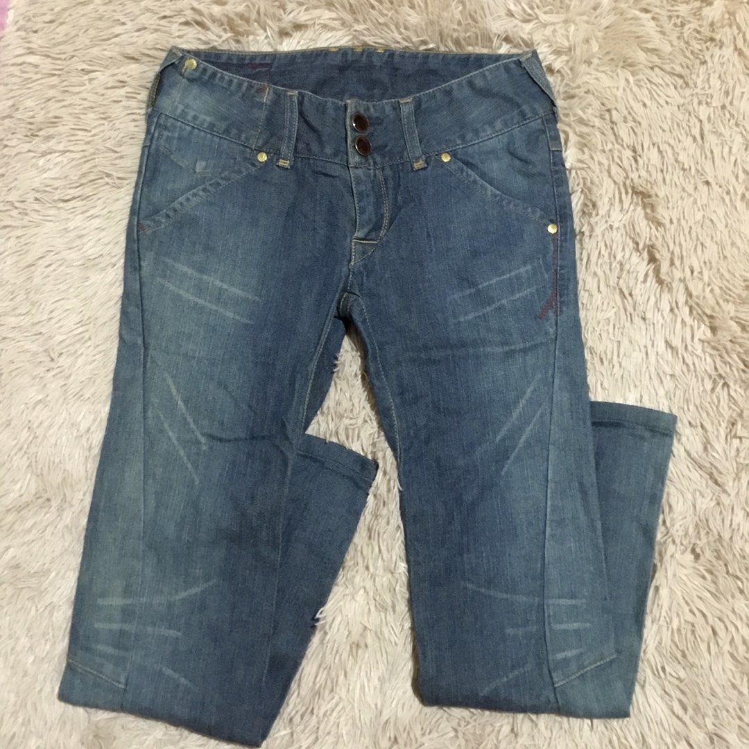 Levi’s Flare Pants (Category: Jeans) located in Baguio. Submitted by jaaanee (Listing ID 1460195891, Image 1). Description: No issue MOD : JNT MOP : GCASH.