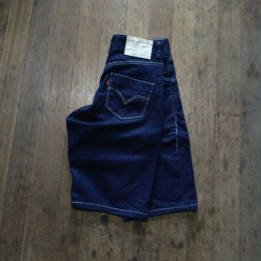 Levis Indigo raw-blue button fly Denim Short sz30✨ (Category: Shorts) located in Cebu City. Submitted by jollyastute (Listing ID 1460285429, Image 1). Description: Levis Indigo raw-blue button fly Denim Short sz30✨ Waistline 30-31📐 Length 22.7📐 Thigh 13📐 Hem 9.5📐 Washed ready to wear✅ 10/10 color rates ✅ Guaranteed no issue✅ Very presentable ✅ Pack with an obb clear plastic to maintain the condition of the item✅ DISCLAIMER: Please note that I