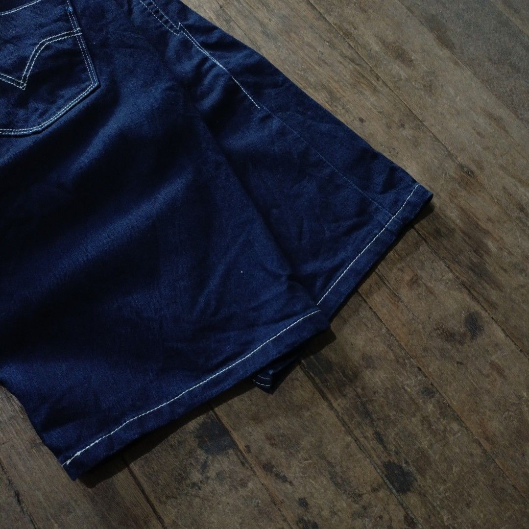 Levis Indigo raw-blue button fly Denim Short sz30✨ (Category: Shorts) located in Cebu City. Submitted by jollyastute (Listing ID 1460285429, Image 3). Description: Levis Indigo raw-blue button fly Denim Short sz30✨ Waistline 30-31📐 Length 22.7📐 Thigh 13📐 Hem 9.5📐 Washed ready to wear✅ 10/10 color rates ✅ Guaranteed no issue✅ Very presentable ✅ Pack with an obb clear plastic to maintain the condition of the item✅ DISCLAIMER: Please note that I