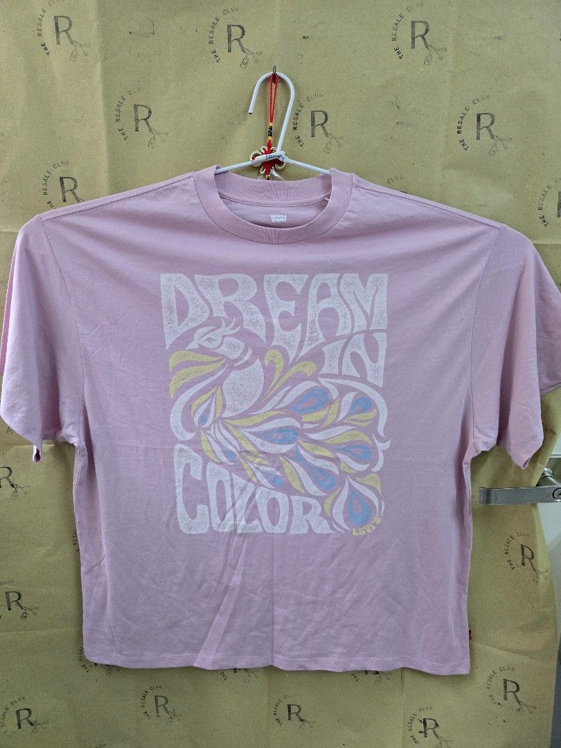 Levi's Pink Graphic T-Shirt (Category: Tshirts & Polo Shirts ) located in Tarlac. Submitted by resaleclub (Listing ID 1460153182, Image 1). Description: - Pink Levi's graphic t-shirt - Features a cool abstract design with 'Levi's' text - Size: Large (L/G) - Made in Bangladesh - Ideal for everyday casual wear.