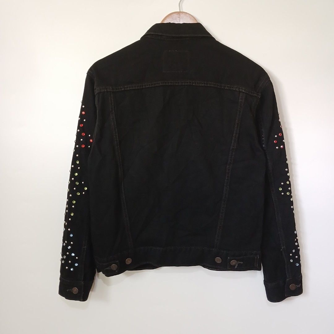 LEVI'S STUDDED SLEEVE DENIM JACKET (Category: Coats, Jackets and Outerwear) located in Ozamiz City. Submitted by 2nd.sight (Listing ID 1460124292, Image 3). Description: size: small w: 19.5 l: 23 excellent-like new *fresh from bale.