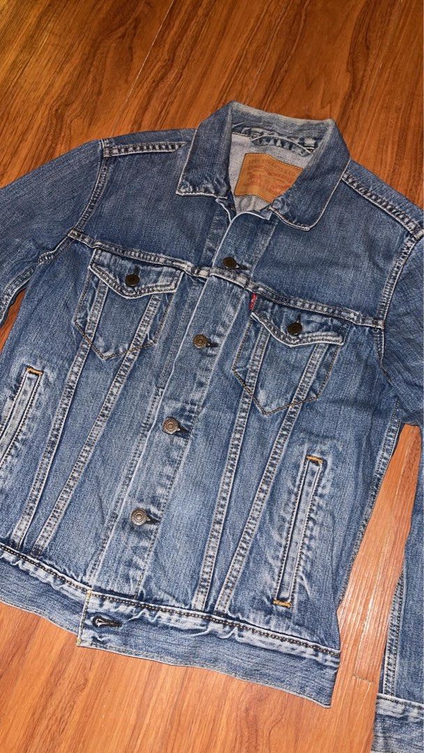Levi's Trucker Denim Jacket (Category: Coats, Jackets and Outerwear) located in Lipa City. Submitted by leyesaelie39393 (Listing ID 1460274791, Image 2). Description: 📌 Levis Hard Denim Jacket Size on tag: S Width: 18.5 Length: 23.5 Issue: Discolored Neck Color: 9/10 Condition: Excellent Mode of payment: Gcash Mode of delivery: J&T Express • Shipping fee (J&T Express): • 75 (small pouch) • 105 (medium pouch) • 145 (large pouch).