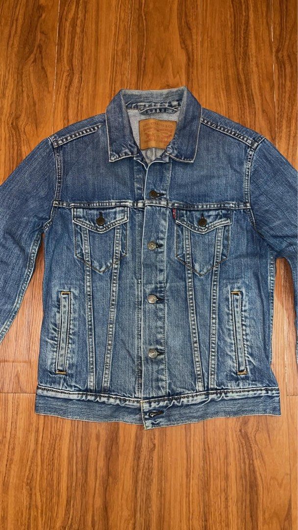 Levi's Trucker Denim Jacket (Category: Coats, Jackets and Outerwear) located in Lipa City. Submitted by leyesaelie39393 (Listing ID 1460274791, Image 1). Description: 📌 Levis Hard Denim Jacket Size on tag: S Width: 18.5 Length: 23.5 Issue: Discolored Neck Color: 9/10 Condition: Excellent Mode of payment: Gcash Mode of delivery: J&T Express • Shipping fee (J&T Express): • 75 (small pouch) • 105 (medium pouch) • 145 (large pouch).